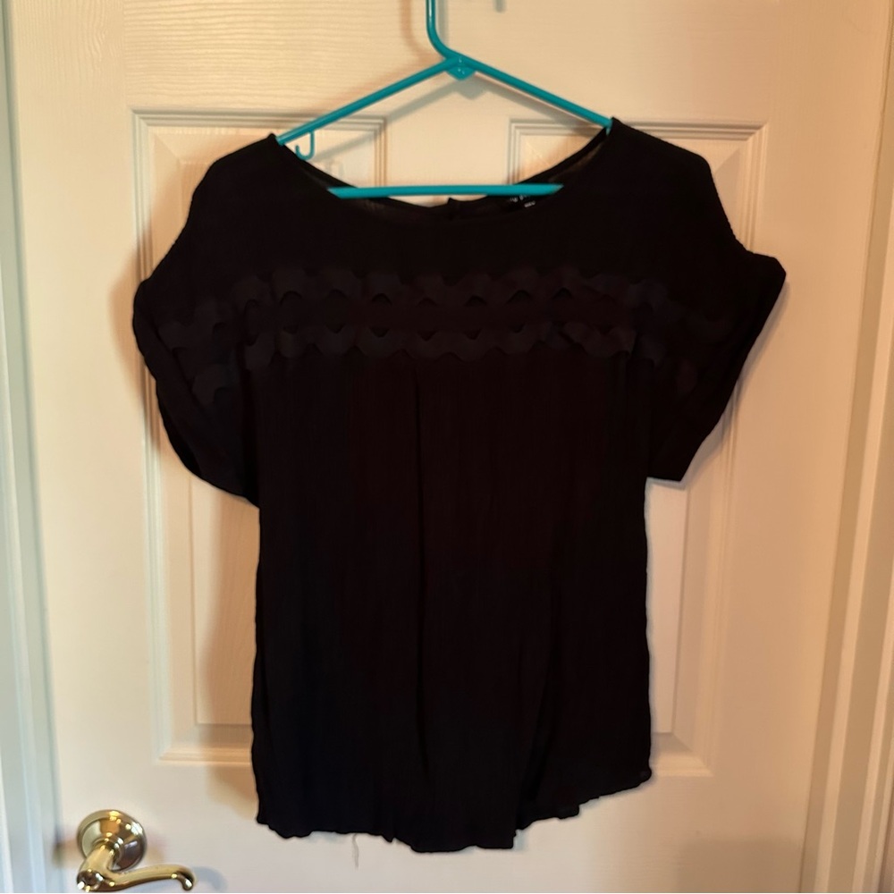 Blu Pepper black top.